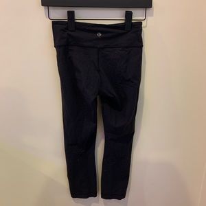 Lululemon reversible wonder under cropped leggings